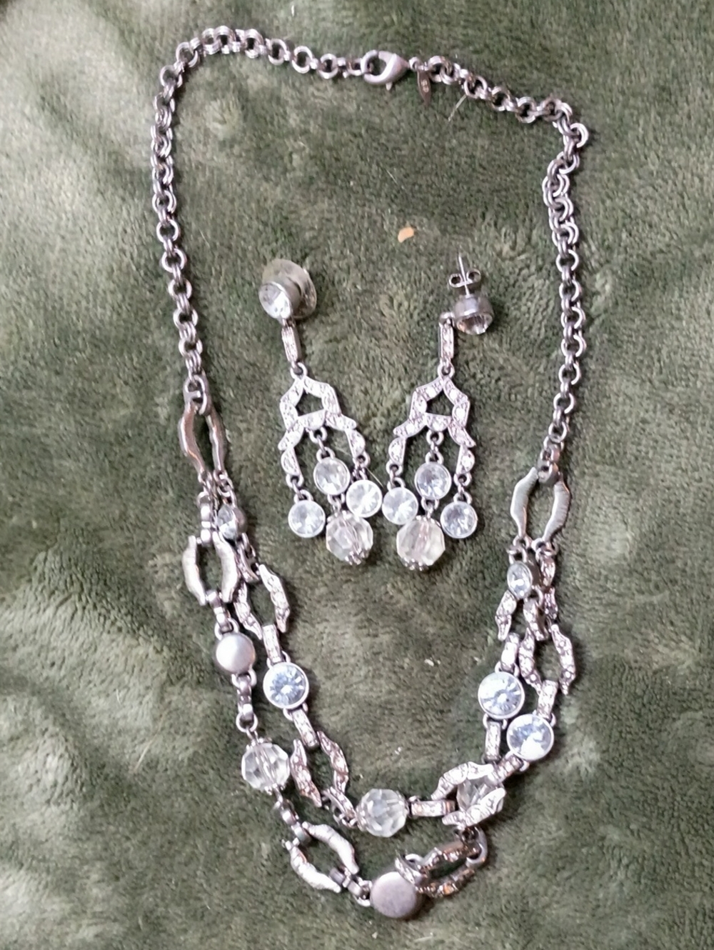 Avon Silver Tone  Double Strand Rhinestone Necklace With Matching Earrings 😎